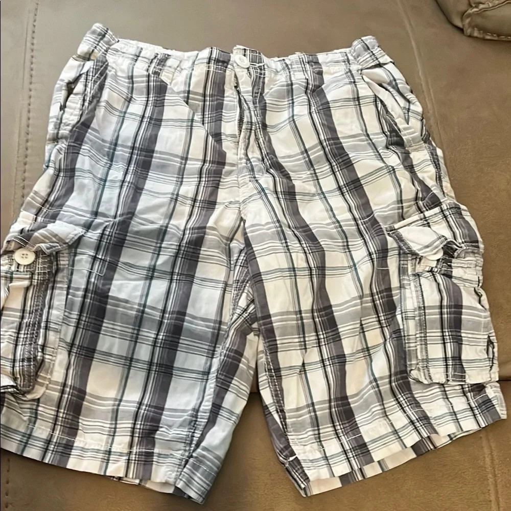 No Boundaries Gray and White Cargo Shorts